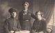 Jørgen Peter, Cecilie og Mette Marie Rasmussen, Iller. Jørgen Peter, Cecilie og Mette Marie Rasmussen, Iller.